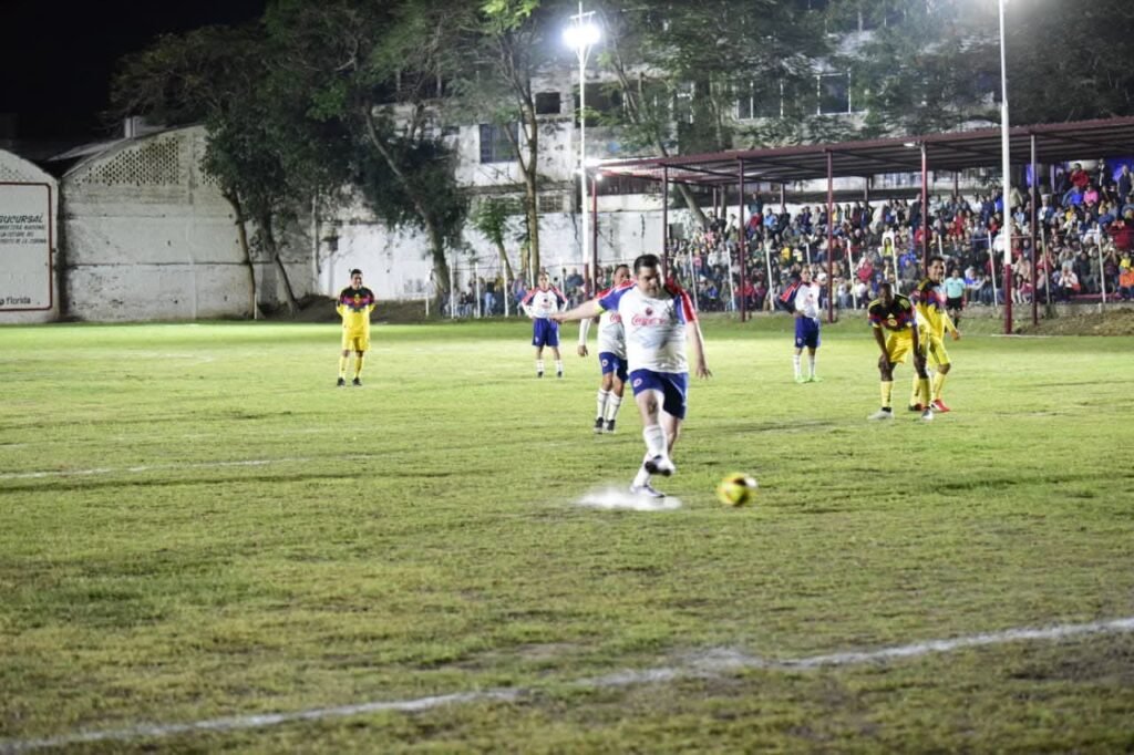 WhatsApp-Image-2026-02-28-at-11.12.47-PM-1024x682 Magno encuentro Leyendas del América vs Leyendas de Tantoyuca