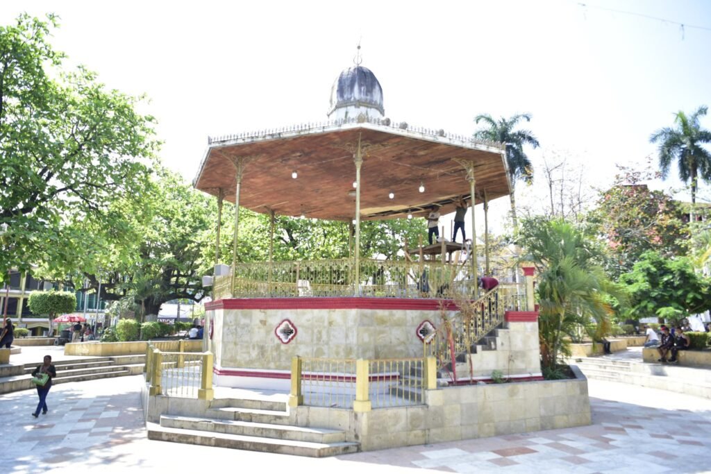 2-1-1024x683 Rehabilitan kiosko del Parque Constitución en Tantoyuca