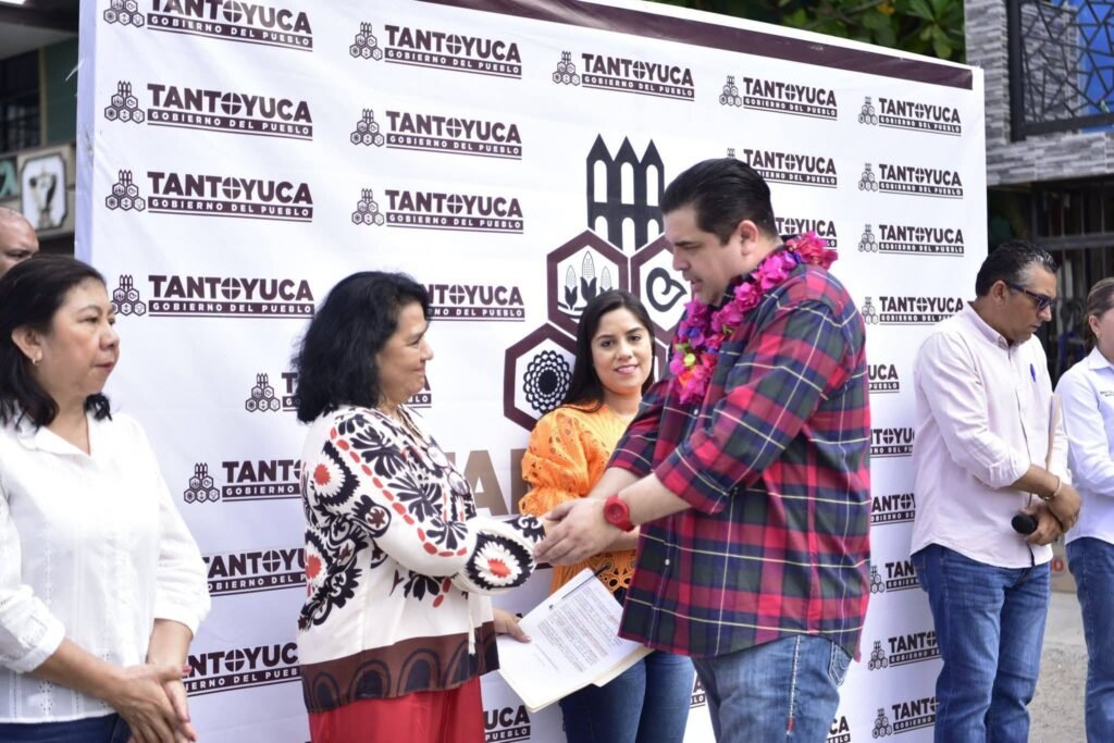 5-3-1024x683 Alcalde de Tantoyuca da banderazo de inicio a rehabilitación de pavimentación