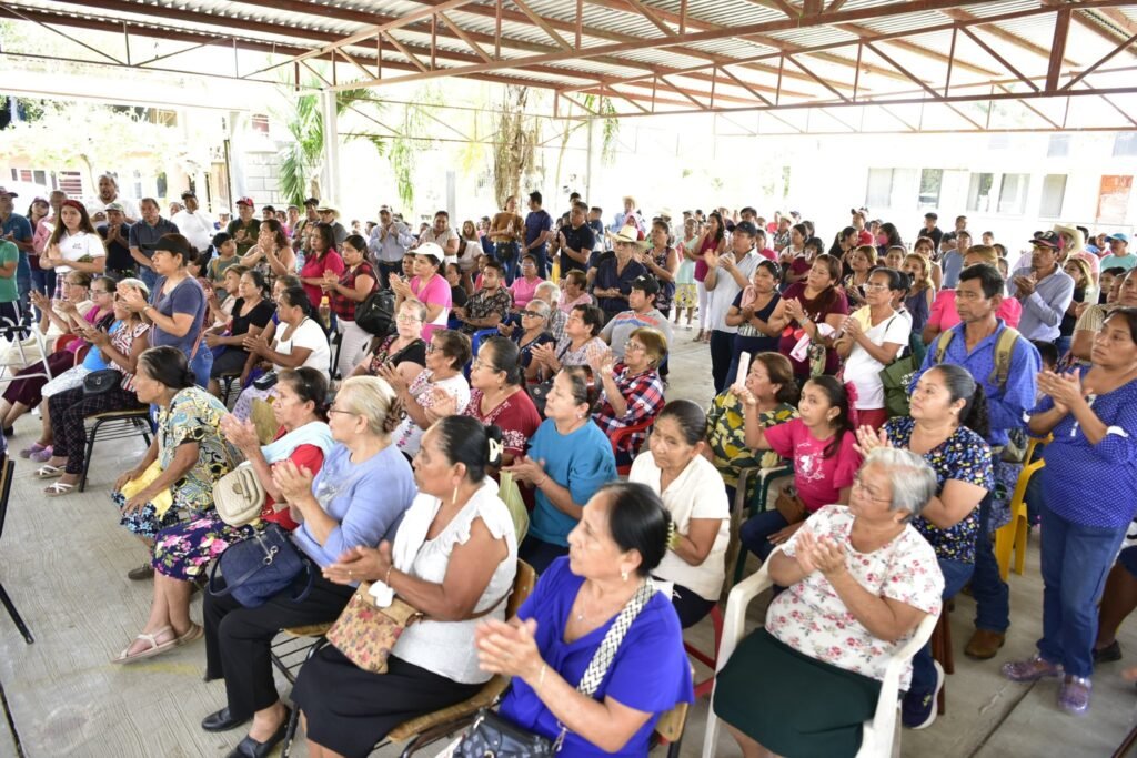 645374915_1319100170272544_972646381788960662_n-1024x683 Entrega Alcalde de Tantoyuca 400 despensas en Acececa