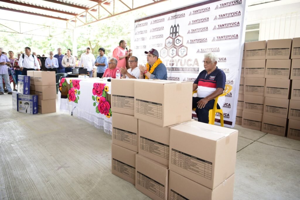 646326570_1319100403605854_4723121368983088234_n-1024x683 Entrega Alcalde de Tantoyuca 400 despensas en Acececa
