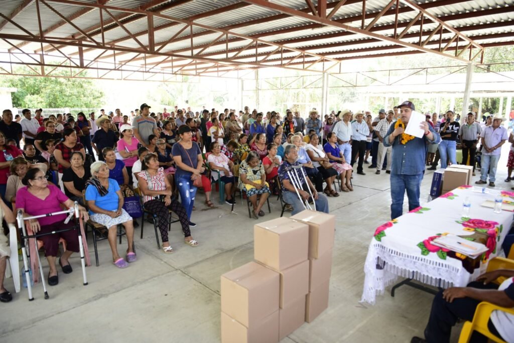 646339620_1319100263605868_648080153991775952_n-1024x683 Entrega Alcalde de Tantoyuca 400 despensas en Acececa