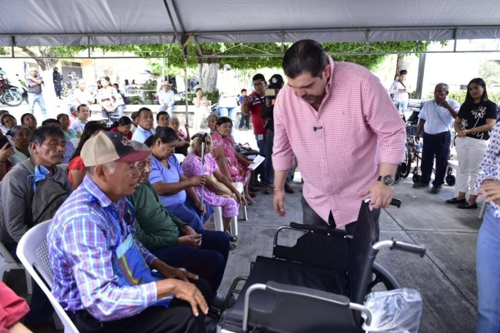 651049825_122162962802891843_2963984071554960026_n-1024x682 Entrega Gobierno Municipal de Tantoyuca aparatos de apoyo a la movilidad