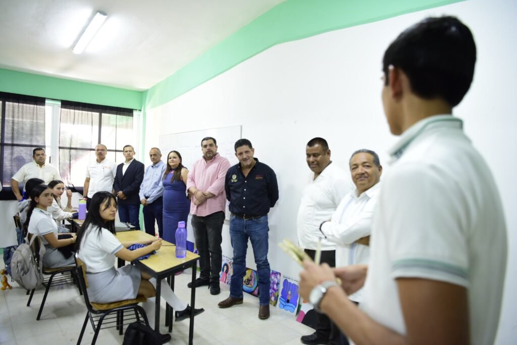 651791533_122162977616891843_8624813451112044754_n-1024x683 En Tantoyuca se continúa con el impulso a la educación: Roberto San Román