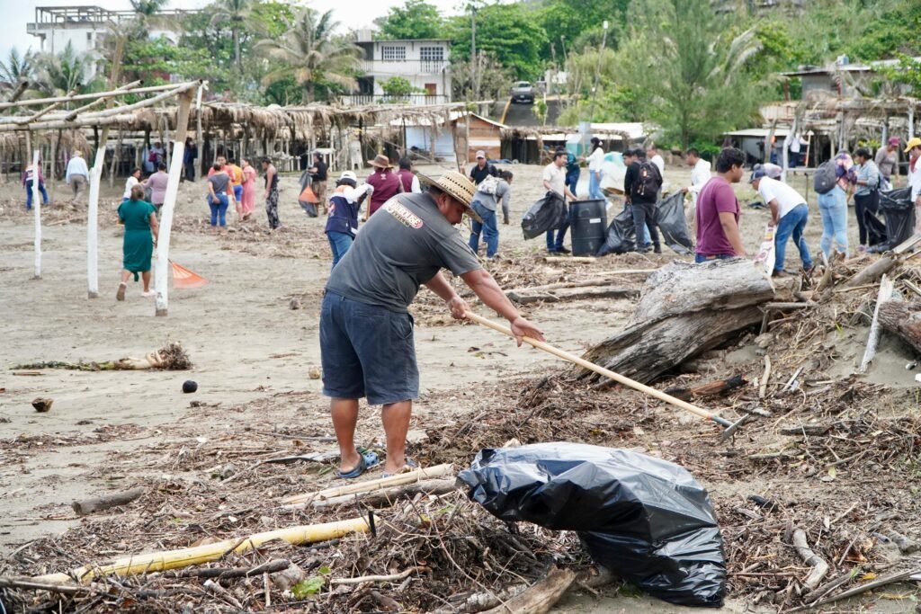 WhatsApp-Image-2026-03-19-at-4.27.13-PM-2-1024x683 Realiza San Andrés Tuxtla Limpieza de Playas 2026