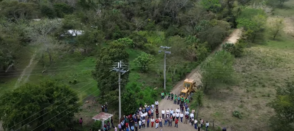 2-1 Cumple alcalde de Tantoyuca compromiso de pavimentación en comunidades rurales