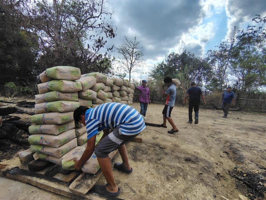 3-16-1024x768 Familias que perdieron viviendas por incendio reciben apoyo del Ayuntamiento de Tantoyuca