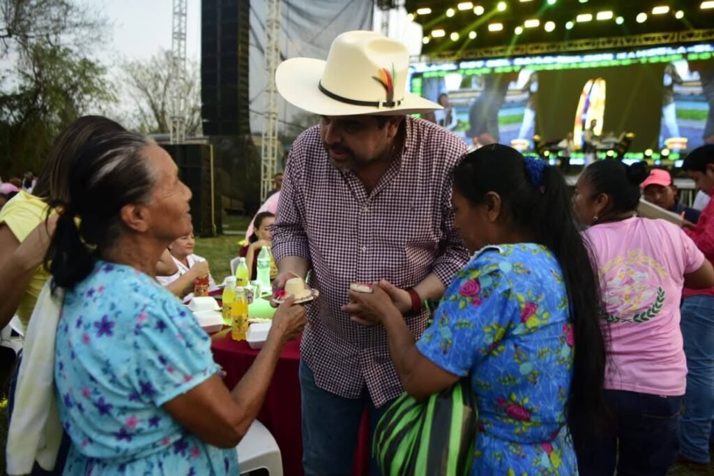 3-19-1024x682 Alcalde de Tantoyuca festeja su cumpleaños en la comunidad de La Estanzuela