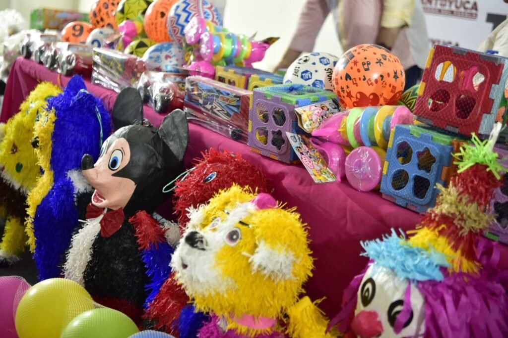 3-20-1024x683 Entrega Ayuntamiento de Tantoyuca juguetes y dulces a escuelas de las comunidades