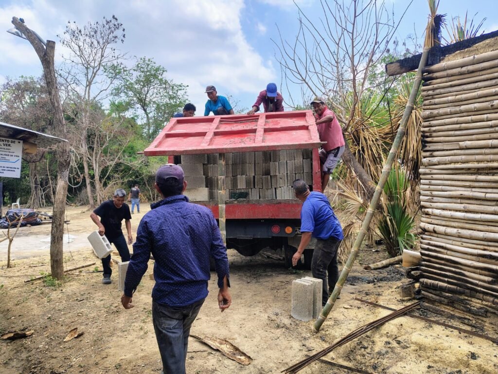 4-16-1024x768 Familias que perdieron viviendas por incendio reciben apoyo del Ayuntamiento de Tantoyuca