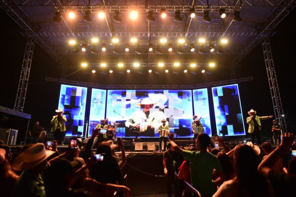 4-4-1024x682 8DÍA ¡El Duelo de Acordeones se puso bueno!