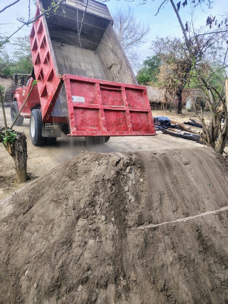 5-17-768x1024 Familias que perdieron viviendas por incendio reciben apoyo del Ayuntamiento de Tantoyuca