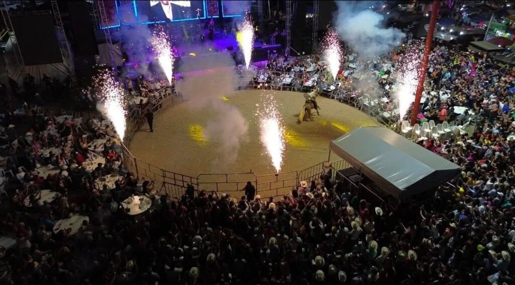 5-5-1024x567 Así arrancó la noche en el #9Día de la Expoferia y Carnaval Tantoyuca 2026