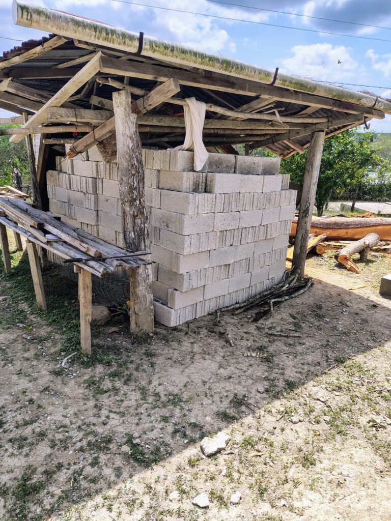 6-11-768x1024 Familias que perdieron viviendas por incendio reciben apoyo del Ayuntamiento de Tantoyuca