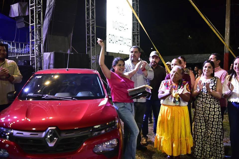 6-2 Gobierno de Tantoyuca reconoce con magno evento a maestras y maestros