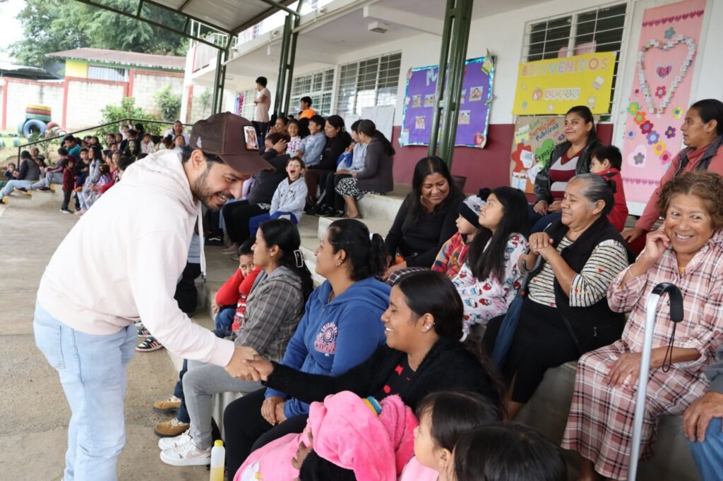 alain3-1024x682 ¡Llevando sonrisas a todo el municipio de Tlalnelnuayocan!