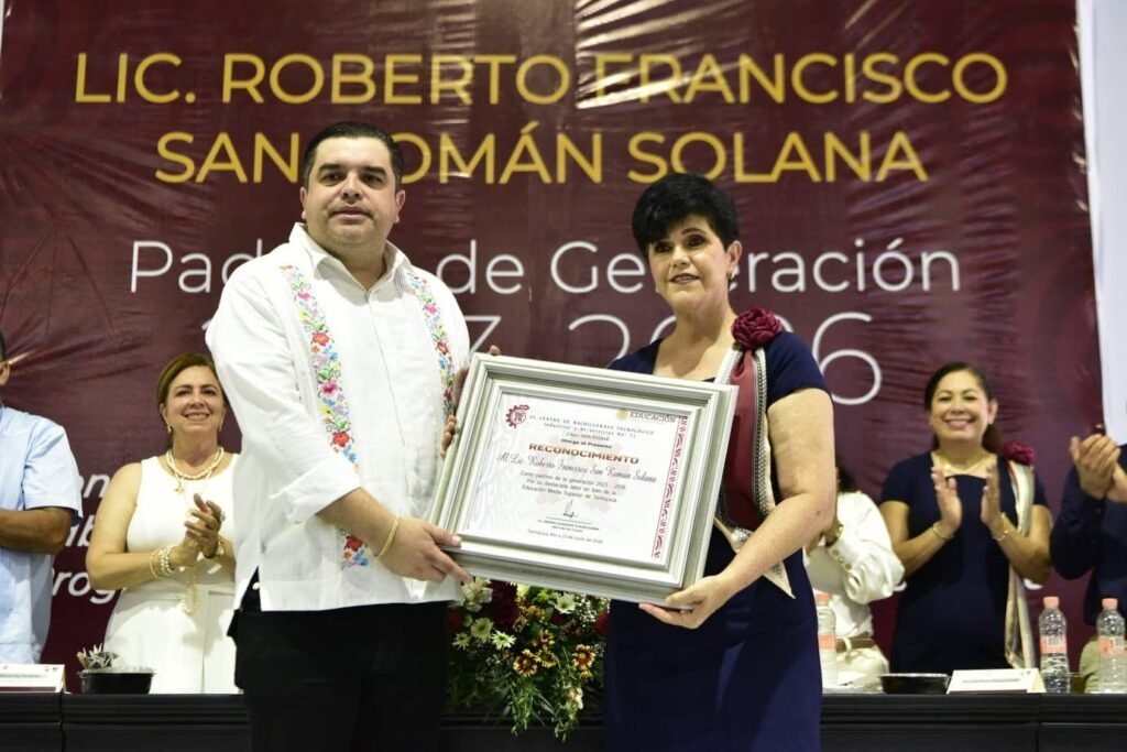 8-1024x683 Alcalde de Tantoyuca, padrino de generación del CBTIS 71