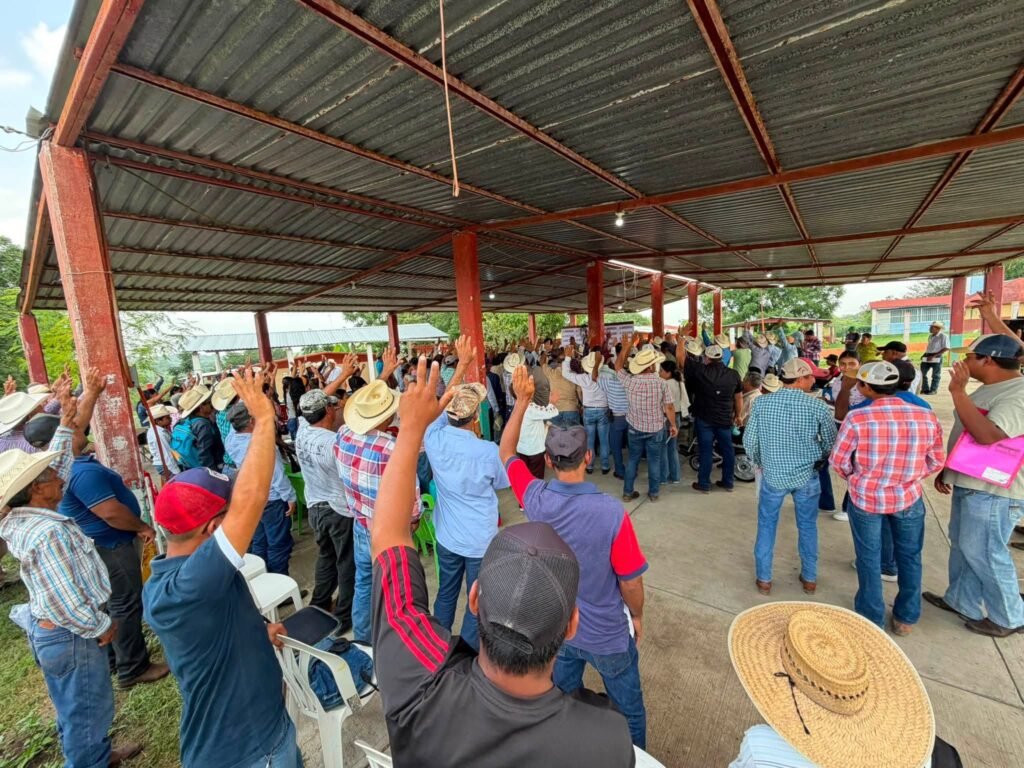 2-5-1024x768 Entrega alcalde de Tantoyuca más de 300 despensas en Mincuini y Tampamas