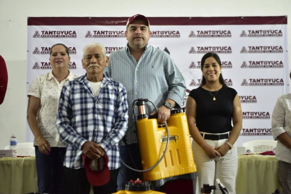 3-8-1024x682 Entrega alcalde de Tantoyuca apoyos a productores de maíz y a las agencias municipales 