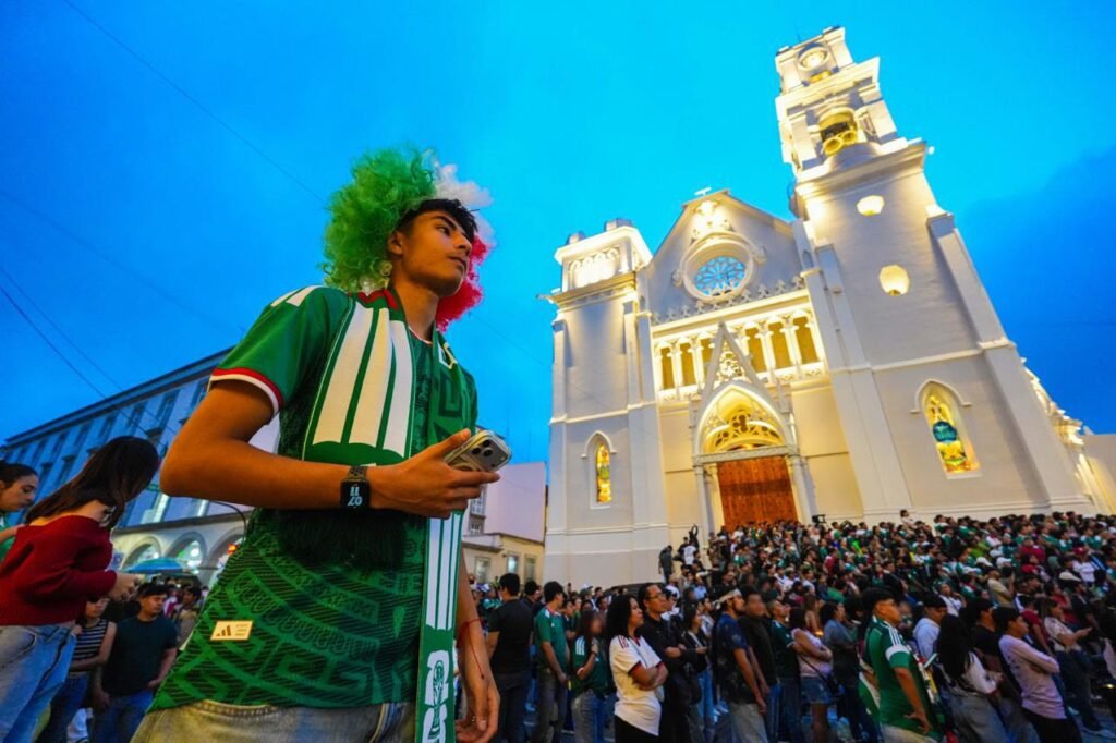 WhatsApp-Image-2026-07-05-at-11.00.07-PM-1024x682 El Tri dejó el alma en la cancha; Xalapa vivió su Mundial con pasión y esperanza desde la Zona Fan