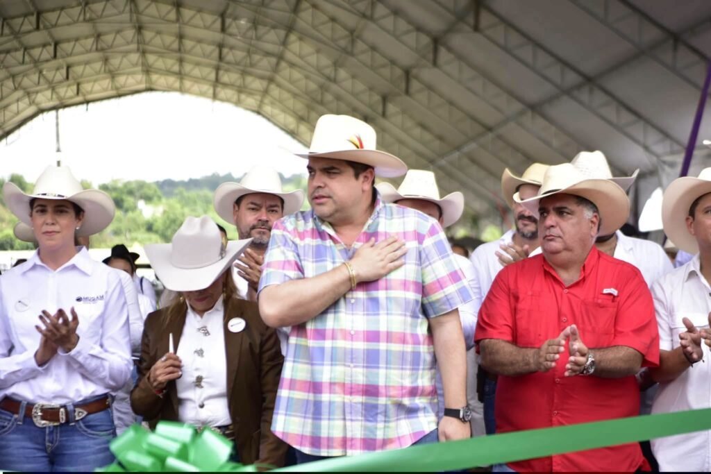 san-roman-1024x683 Alcalde de Tantoyuca, presente en el 11.º Tianguis Ganadero
