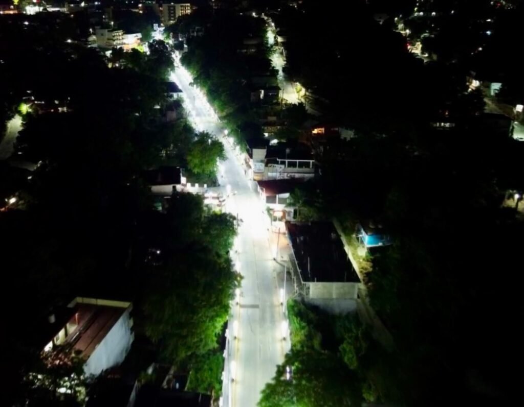 2-4-1024x797 Inauguran más 130 luminarias en avenida Juanamar de Tantoyuca