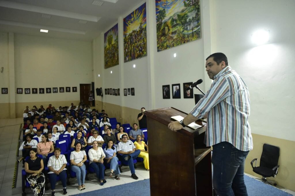 2-5-1024x683 ¡Jóvenes concluyen con éxito sus cursos de inglés!
