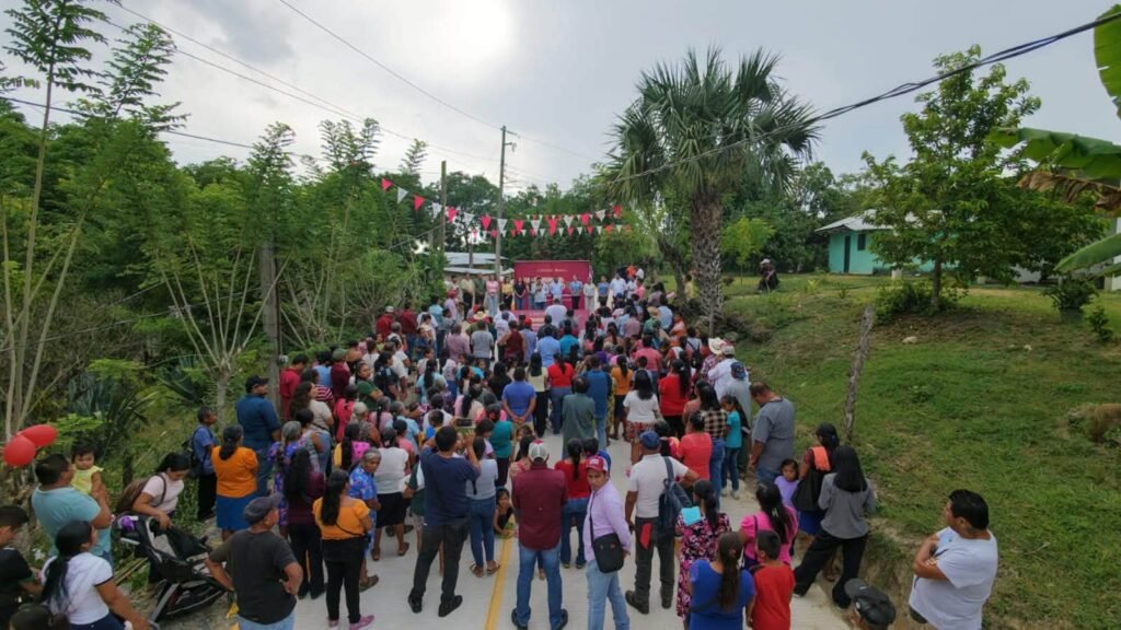 3-1024x576 Entrega alcalde de Tantoyuca carretera de 1.5 km en la localidad de El Limón