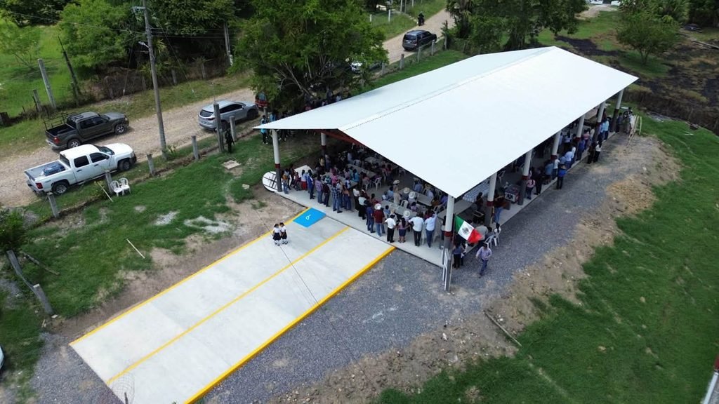 2-1024x576 Inaugura alcalde de Tantoyuca Salón de Usos Múltiples en Tepatlan Grande